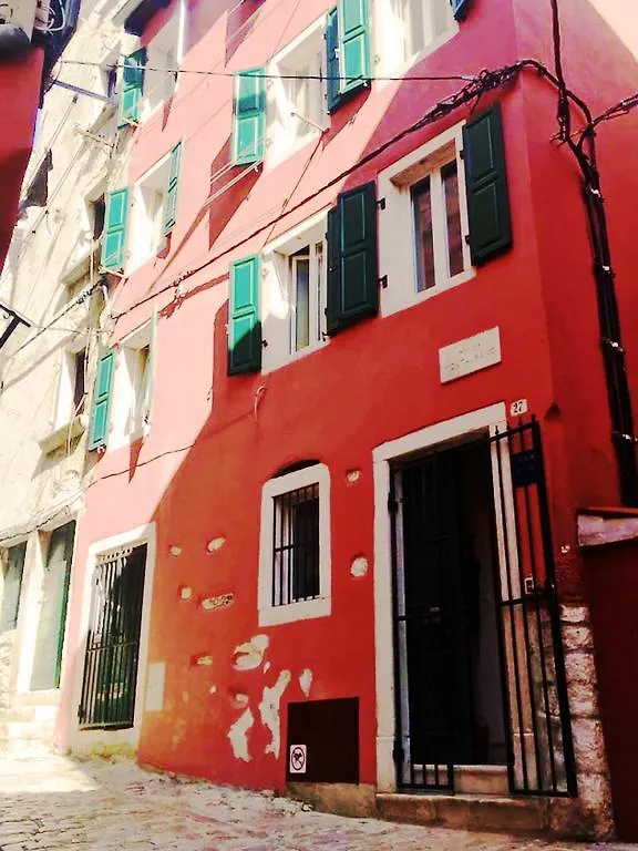 Superb Townhouse Villa Montalbano contacts