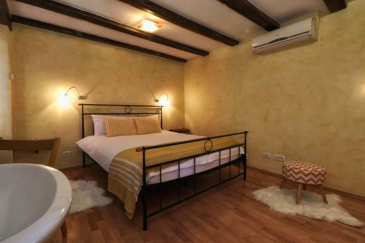 Apartment Superb Townhouse Villa Montalbano