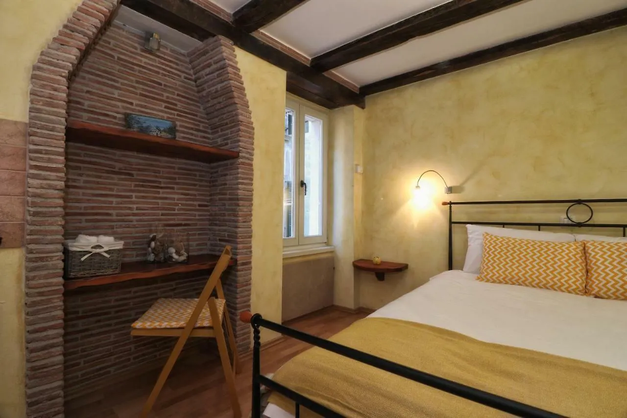 Apartment Superb Townhouse Villa Montalbano