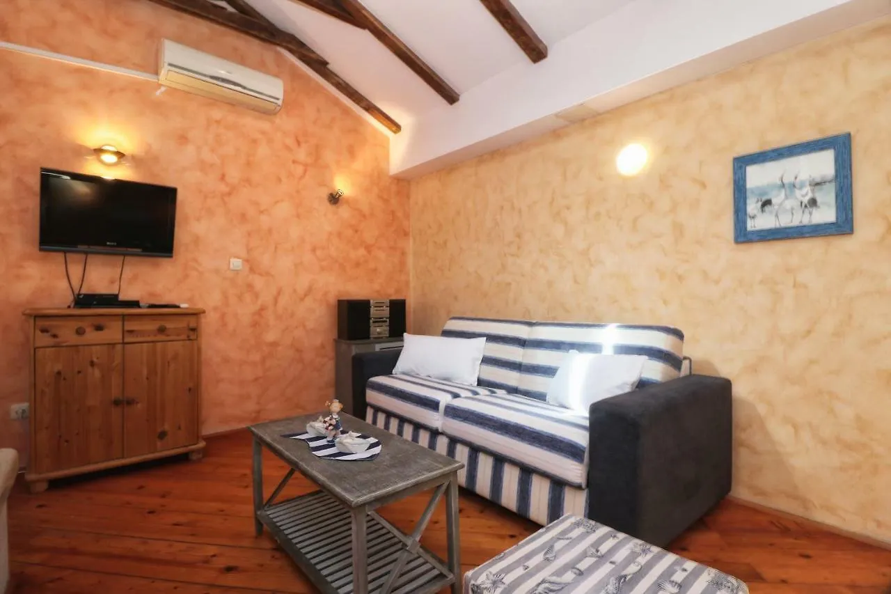 Apartment Superb Townhouse Villa Montalbano