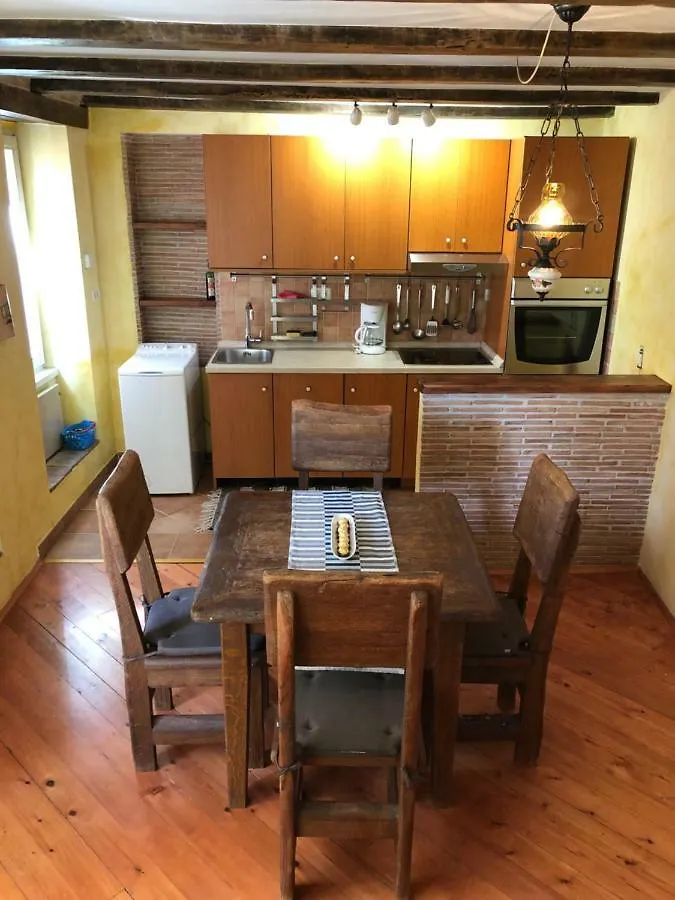 Superb Townhouse Villa Montalbano